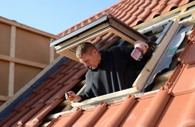 Pose de fenêtres de toit Velux à Lairière